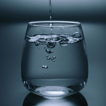 10 причин почему нужно обязательно пить воду. Советы специалиста 