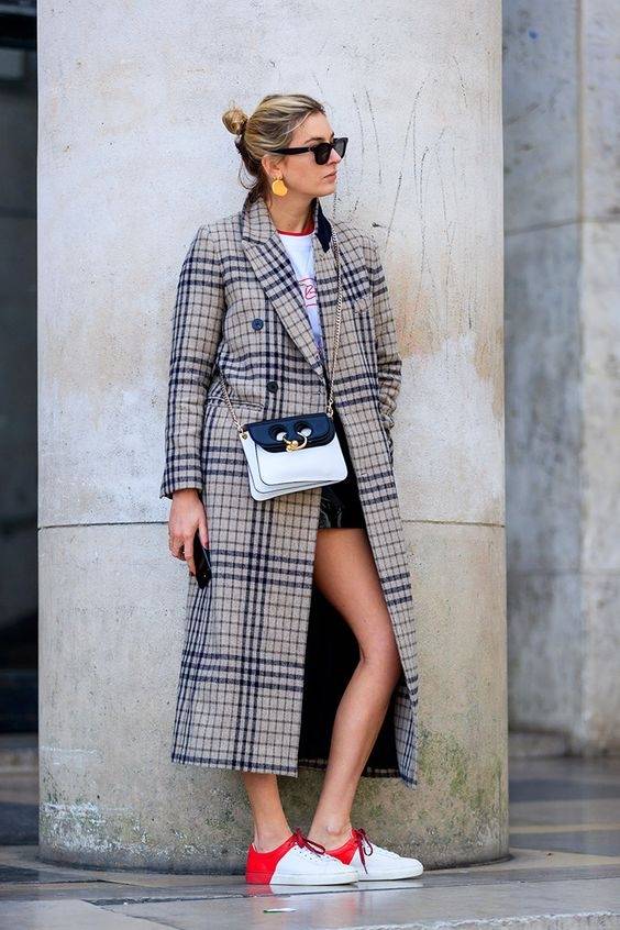 Мода с улиц: как одеваются женщины в Париже
