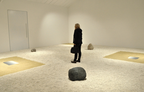 Lee-Ufan-La-peinture-ensevelie-2013-via-Sophie-Kitching-for-Art-Observed