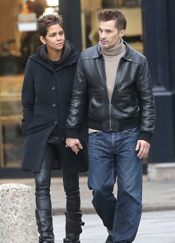 halle-berry-olivier-martinez-visit-churches-in-paris-05