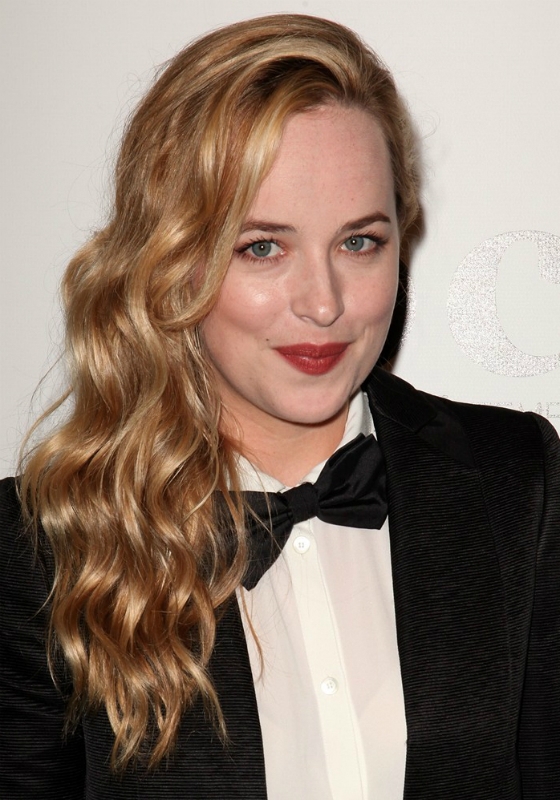 dakota-johnson-2011-moca-gala-01