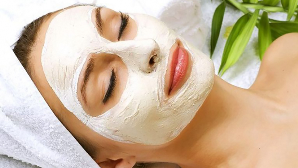 Каолін: 5 масок з білої глини, які допоможуть зберегти красу шкіри обличчя