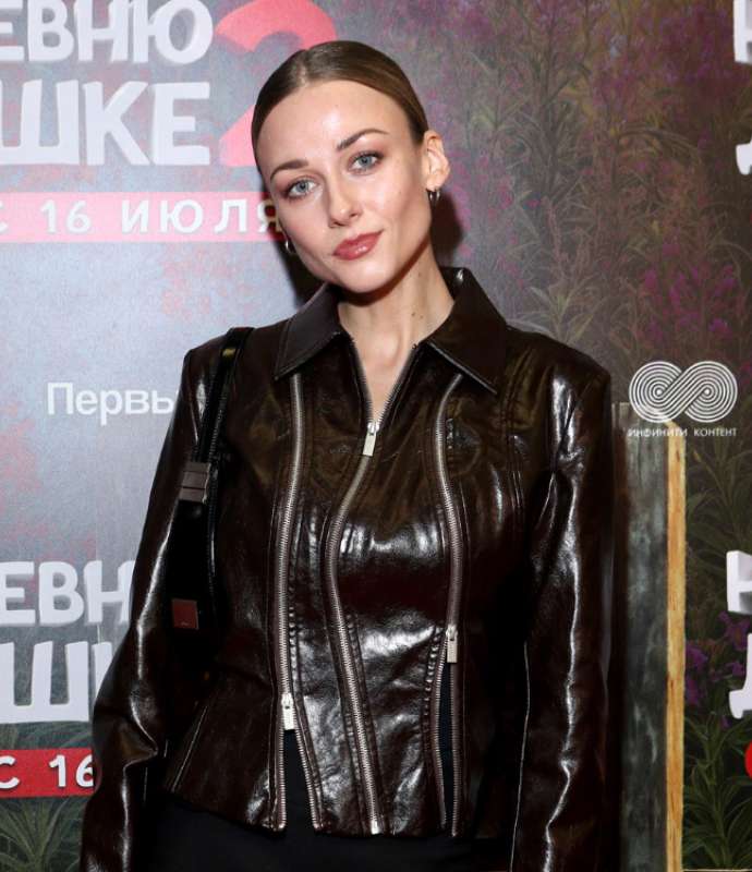 Ингрид Олеринская, Александра Власова и другие гости на премьере фильма «На деревню дедушке 2»